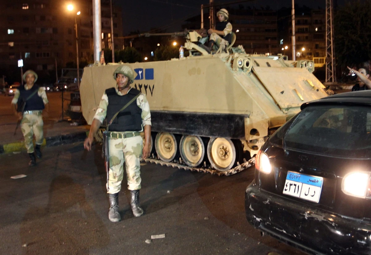 ​Wezyr Holidays, Itaka, Rainbow Tours i Neckermann zawiesiły do końca października wyjazdy do Hurghady i Szarm el-Szejk. Biuro Wezyr Holidays poinformowało, że turyści, którzy wykupili wczasy w kurortach, mogą anulować rezerwację i otrzymać zwrot pieniędzy. Klienci Neckermanna mogą z kolei wymienić wycieczki na inne oferty lotnicze w ramach sezonu bez dodatkowych kosztów. 