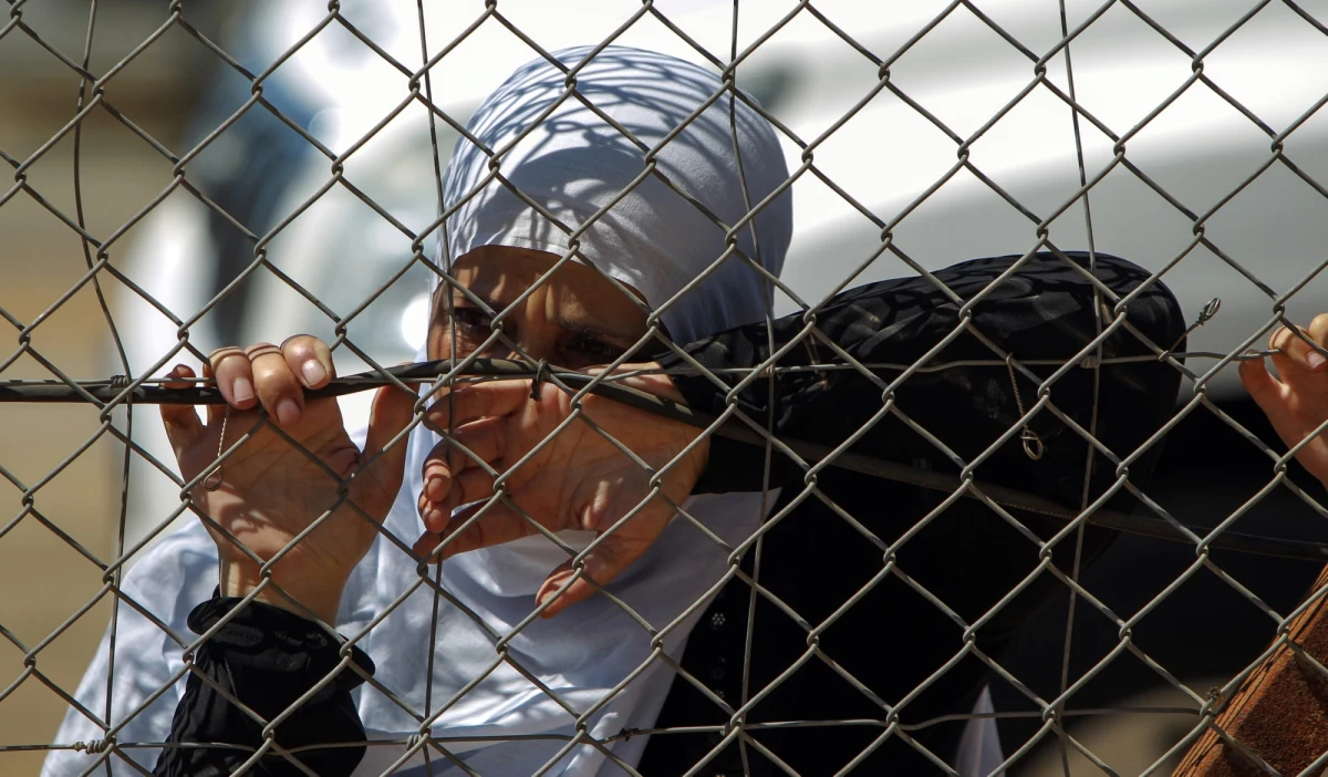 Rada Bezpieczeństwa ONZ zebrała się na pilnym posiedzeniu w związku z zarzutem syryjskiej opozycji, że siły reżimowe użyły w rejonie Damaszku gazu bojowego. Oenzetowskiego śledztwa w tej sprawie zażądał Biały Dom. Z szacunków podawanych przez opozycję wynika, w ataku mogło zginąć nawet 1300 osób.
