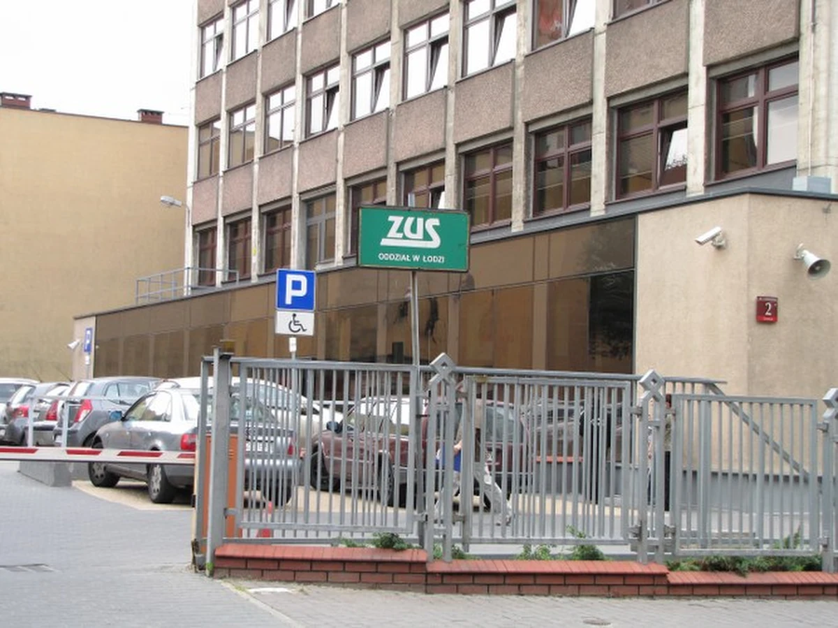 Najpierw nowy budynek za ponad 33 miliony złotych, a teraz remont starej siedziby za przeszło 2 miliony złotych - tak gospodaruje łódzki oddział ZUS. W ramach prac odnowione zostaną dwa piętra w starym budynku. To ta część inwestycji będzie kosztowało ponad 216 tysięcy złotych.