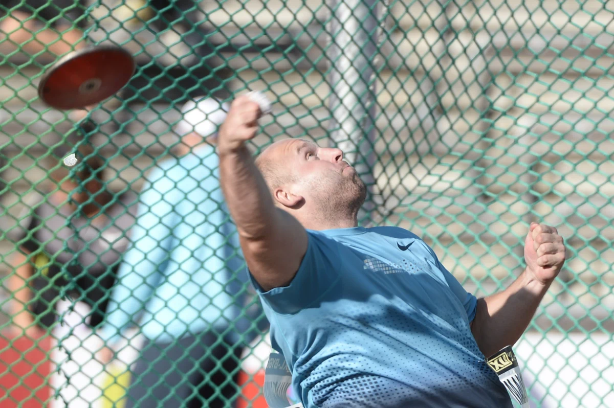 ​Wicemistrz świata z Berlina (2009) oraz Moskwy (2013) Piotr Małachowski rzucił dyskiem na odległość 65,86 i wygrał w Sztokholmie konkurs 12. mityngu Diamentowej Ligi. Piąte miejsce zajął Robert Urbanek (MKS Aleksandrów Łódzki) wynikiem 62,80.