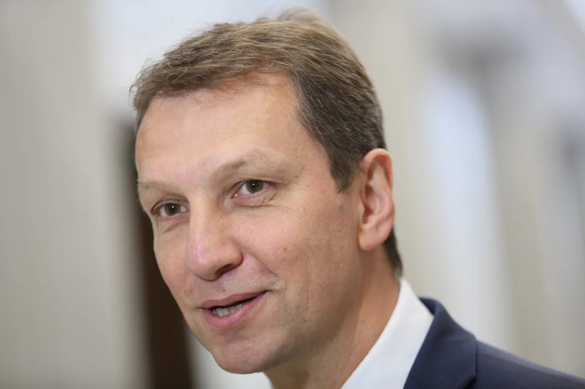 Nie wiedziałem, kto jest na pokładzie - tak poseł Platformy Obywatelskiej Andrzej Halicki tłumaczy się ze wspólnego wyjazdu ze "Staruchem" na mecz Legii w Bukareszcie. Lider kiboli oraz szef PO na Mazowszu lecieli tym samym samolotem wynajętym przez klub Legii. 