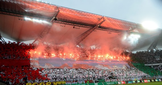 "Żyleta", czyli trybuna dla najbardziej zagorzałych fanów Legii będzie zamknięta podczas wtorkowego meczu kwalifikacji Ligi Mistrzów ze Steauą Bukareszt. UEFA podtrzymała karę za flagi wywieszone podczas spotkań z The New Saints, na których znalazły się symbole nazistowskie. 
