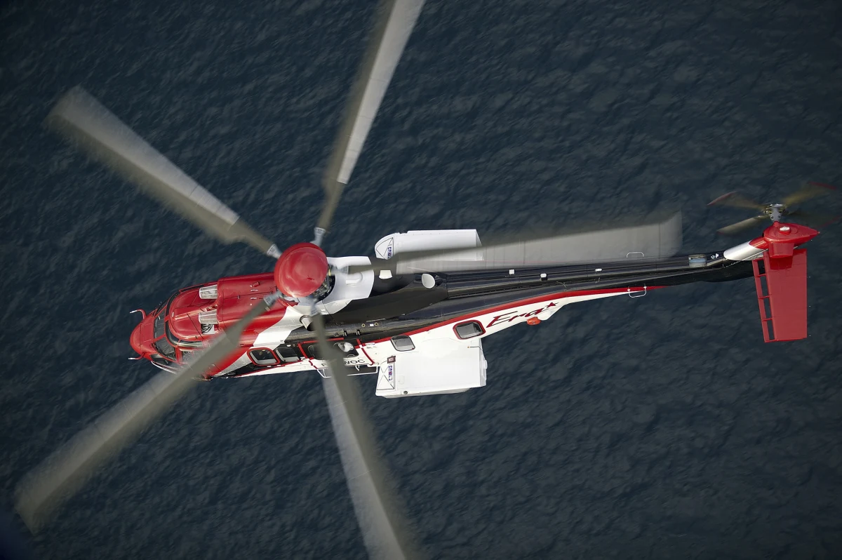 Śmigłowiec z 16 pasażerami i dwoma członkami załogi spadł w piątek wieczorem do morza koło Szetlandów. BBC informuje, powołując się na straż przybrzeżną, że uratowano 15 osób. Poszukiwane są pozostałe trzy.