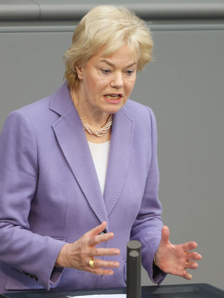 Przewodnicząca Związku Wypędzonych (BdV) Erika Steinbach pochwaliła w sobotę podczas obchodów Dnia Stron Ojczystych w Berlinie Węgry za gesty pod adresem niemieckich ofiar wysiedleń. Polskę zganiła za niewystarczające wspieranie mniejszości niemieckiej.