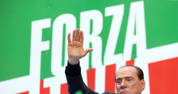 Pałacowe komnaty, marmury, sztukateria - tak wygląda nowa siedziba partii byłego premiera Włoch Silvio Berlusconiego w Rzymie. Zdjęcia z kwatery Ludu Wolności, opublikowane przez włoski portal,  wywołały ogromne poruszenie i oburzenie wśród internautów.  