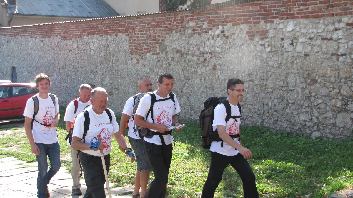 Siedmiu śmiałków wyruszyło z Krakowa w piesza wędrówkę na podwiedeńskie wzgórze Kahlenberg szlakiem odsieczy wiedeńskiej Jana III Sobieskiego. W tym roku przypada 330. rocznica jednej z najważniejszych bitew w historii świata. 