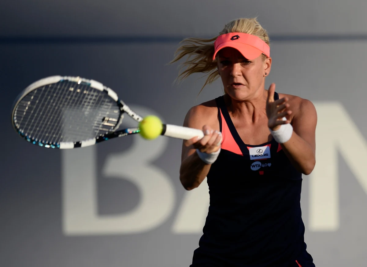 Mecz Agnieszki Radwańskiej z hiszpańską tenisistką Silvią Soler-Espinosą na Artur Ash Stadium (godz. 17.00), otworzy dziś wielkoszlemowy US Open. W pierwszym dniu turnieju na twardych kortach w Nowym Jorku wystąpi też jej młodsza siostra Urszula. 