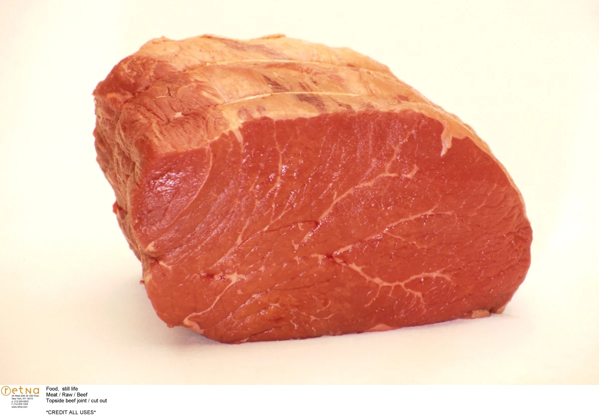 Będzie zero tolerancji dla jakichkolwiek uchybień w przedsiębiorstwach eksportujących do Rosji mięso i mleko oraz ich przetwory. Takie ostrzeżenie usłyszeli przedsiębiorcy podczas spotkania w ministerstwie rolnictwa. Jak dowiedział się reporter RMF FM Krzysztof Zasada, pilną naradę zwołano po informacjach, że do Rosji trafił z Polski transport nielegalnej wieprzowiny. 