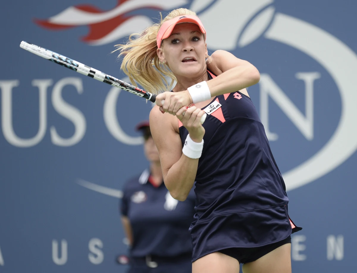 Agnieszka Radwańska pewnie awansowała do drugiej rundy wielkoszlemowego turnieju US Open, który dziś rozpoczął się na twardych kortach w Nowym Jorku. Polska tenisistka, rozstawiona z numerem trzecim, pokonała Hiszpankę Silvię Soler-Espinosę 6:1, 6:2. 