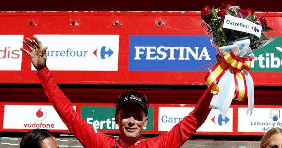 Chris Horner z grupy RadioShack po samotnym finiszu wygrał w poniedziałek trzeci etap wyścigu kolarskiego Vuelta a Espana z Vigo do Mirador de Lobeira o długości 184,8 km. 41-letni Amerykanin awansował na pozycję lidera. Najlepszy z Polaków na poniedziałkowym etapie Rafał Majka był dwunasty, a w klasyfikacji generalnej zajmuje ósme miejsce.