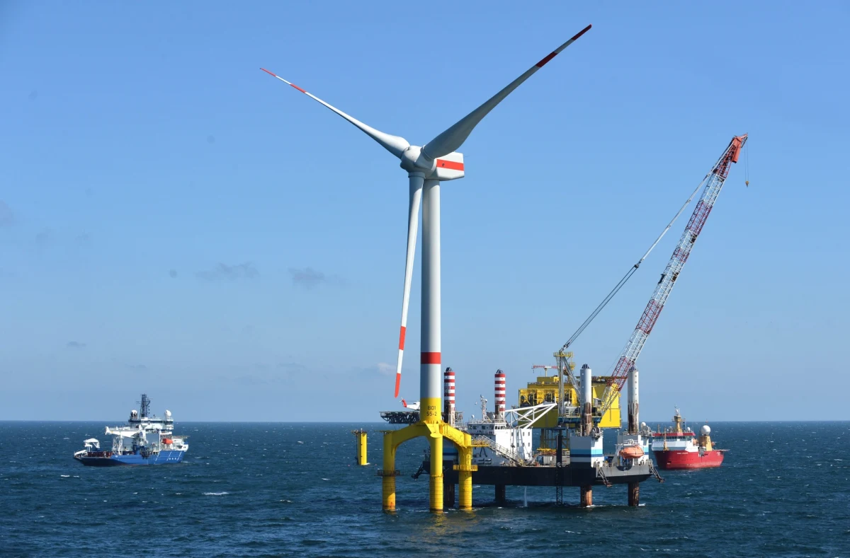 Na Morzu Północnym została uruchomiona największa niemiecka morska farma wiatrowa Bard Offshore 1. Elektrownia z 80 turbinami ma moc 400 megawatów i może zaspokoić roczny popyt na energię elektryczną 400 tys. gospodarstw domowych. 