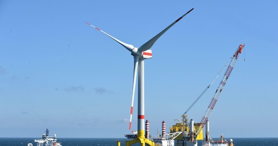 Na Morzu Północnym została uruchomiona największa niemiecka morska farma wiatrowa Bard Offshore 1. Elektrownia z 80 turbinami ma moc 400 megawatów i może zaspokoić roczny popyt na energię elektryczną 400 tys. gospodarstw domowych. 