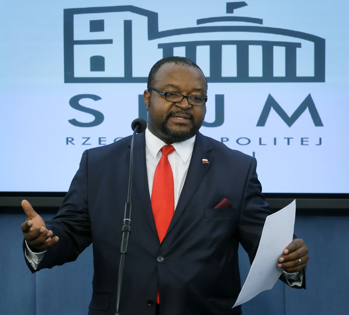 Poseł John Godson złożył na ręce marszałek Sejmu rezygnację z członkostwa w klubie Platformy Obywatelskiej. Jak powiedział, będzie teraz posłem niezrzeszonym. 