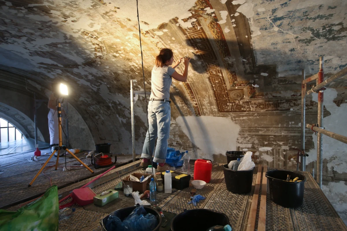 Wspaniała wiadomość dla wszystkich miłośników historii oraz sztuki sakralnej. Dzięki pracom badawczym, prowadzonym przez Biuro Stołecznego Konserwatora Zabytków w kościele Niepokalanego Poczęcia Najświętszej Maryi Panny przy stołecznym Krakowskim Przedmieściu, światło dzienne ujrzało piękne polichromie z XVII i XIX wieku. 