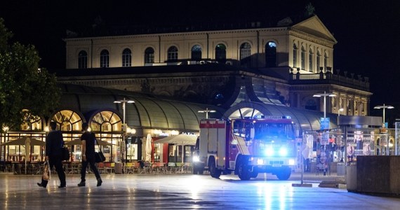 Około 9 tysięcy ludzi ewakuowano w nocy ze śródmieścia Hanoweru, stolicy niemieckiego landu Dolna Saksonia. Znaleziono tam bombę lotniczą z czasów II wojny światowej. Nad ranem udało się ją rozbroić.  