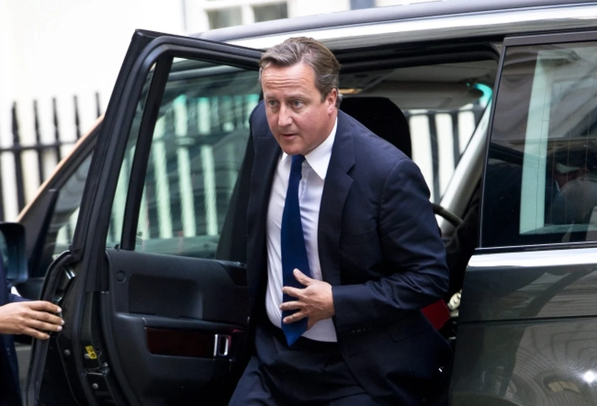 Prezydent USA Barack Obama i premier Wielkiej Brytanii David Cameron rozmawiali przez telefon o sytuacji w Syrii - poinformował Biały Dom. Obaj przywódcy, jak głosi komunikat Białego Domu, omówili przede wszystkim kwestię ewentualnej reakcji na użycie w tym kraju broni chemicznej. Uzgodnili, że w najbliższym czasie będą jeszcze na ten temat rozmawiać. 