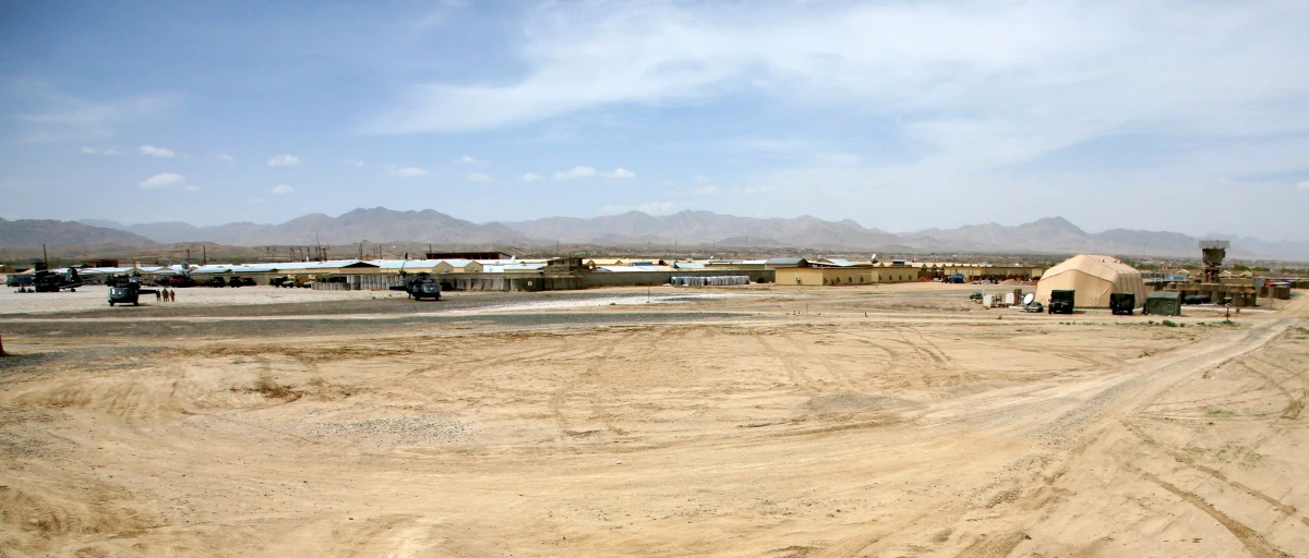 Dziesięciu polskich żołnierzy zostało rannych w ataku na bazę wojskową w Ghazni na wschodzie Afganistanu. Stan jednego z nich jest ciężki. Nasi żołnierze zostali zaatakowani około godziny 13 naszego czasu przez talibów. Są pod opieką lekarzy ze szpitala polowego na terenie bazy w Ghazni.