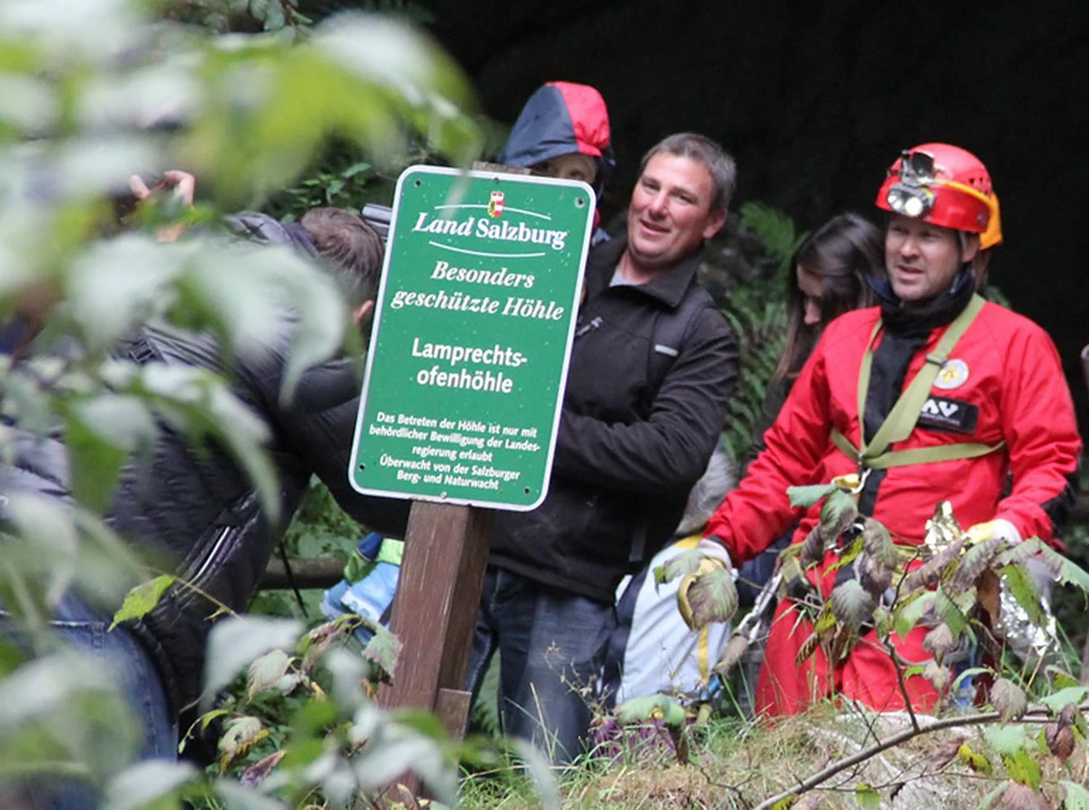 27 turystów utknęło w jaskini Lamprechtshöhle niedaleko St. Martin w Austrii. Nie mogli się z niej wydostać, bo wyjście zalała woda. Turyści mogli wyjść z jaskini dopiero po kilku godzinach. 