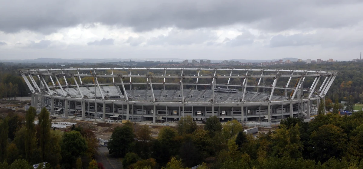 3,7 mln złotych będzie kosztował nowy projekt zadaszenia Stadionu Śląskiego. Ma być gotowy w październiku. Urząd Marszałkowski w Katowicach poinformował o podpisaniu umowy z biurem architektonicznym z Niemiec GMP Architekten. 