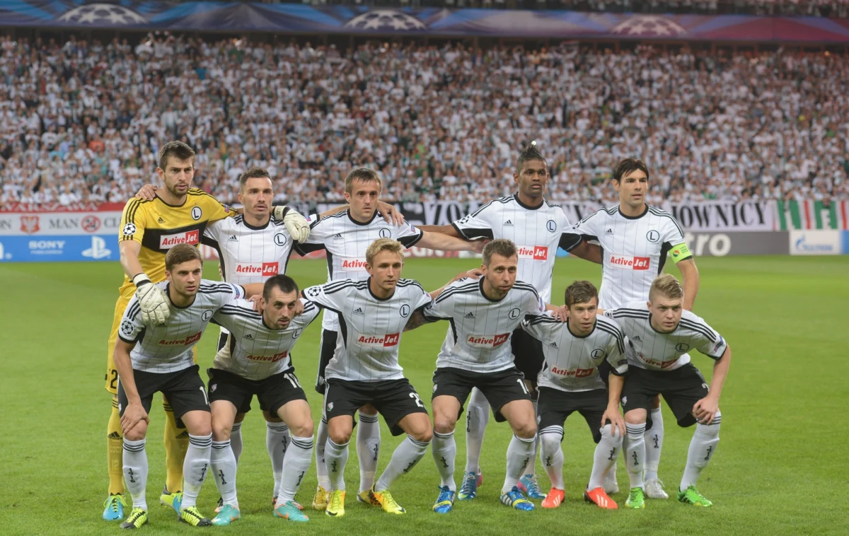 Słowacki bramkarz Dusan Kuciak przedłużył kontrakt z Legią Warszawa. W ekipie piłkarskiego mistrza Polski będzie grać do końca sezonu 2015/16. Do drużyny Jana Urbana dołączył w 2011 roku z rumuńskiego Vaslui.