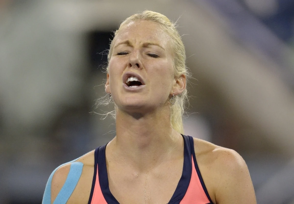 Urszula Radwańska odpadła z wielkoszlemowego US Open. Polka przegrała w meczu drugiej rundy z rozstawioną z numerem piętnastym, Amerykanką Sloane Stephens 1:6, 1:6. W turnieju została już tylko Agnieszka Radwańska, która w trzeciej rundzie zmierzy się z Rosjanką Anastazją Pawliuczenkową.