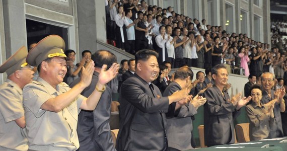 Piosenkarka Hion Song Wol, uważana za byłą narzeczoną przywódcy Korei Północnej Kim Dzong Una,  została publicznie stracona  za nagrywanie "utworów pornograficznych". Informację przekazał południowokoreański dziennik  "Dzoson Ilbo".
