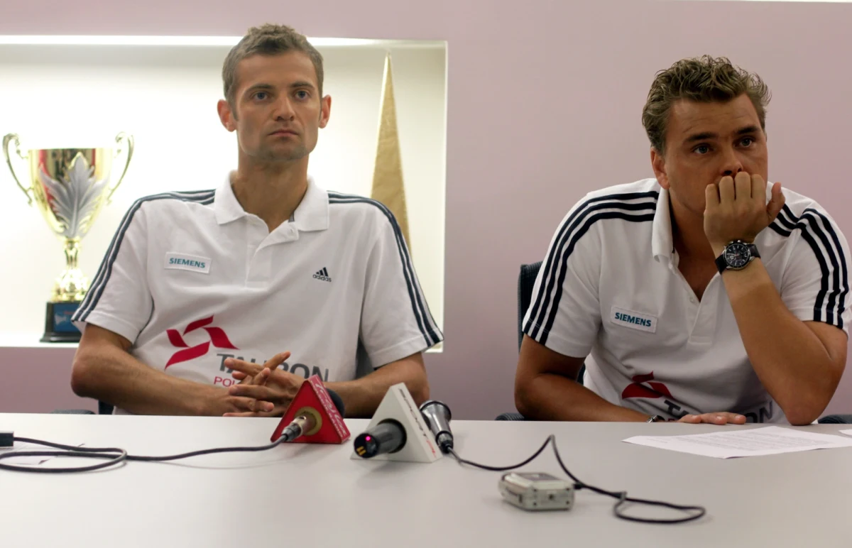 Debel rozstawiony z numerem ósmym - Mariusz Fyrstenberg i Marcin Matkowski - odpadł w 1. rundzie tenisowego wielkoszlemowego turnieju US Open na twardych kortach w Nowym Jorku. 
Polacy przegrali z Ukraińcem Serhijem Stachowskim i Rosjaninem Michaiłem Jużnym 4:6, 4:6.