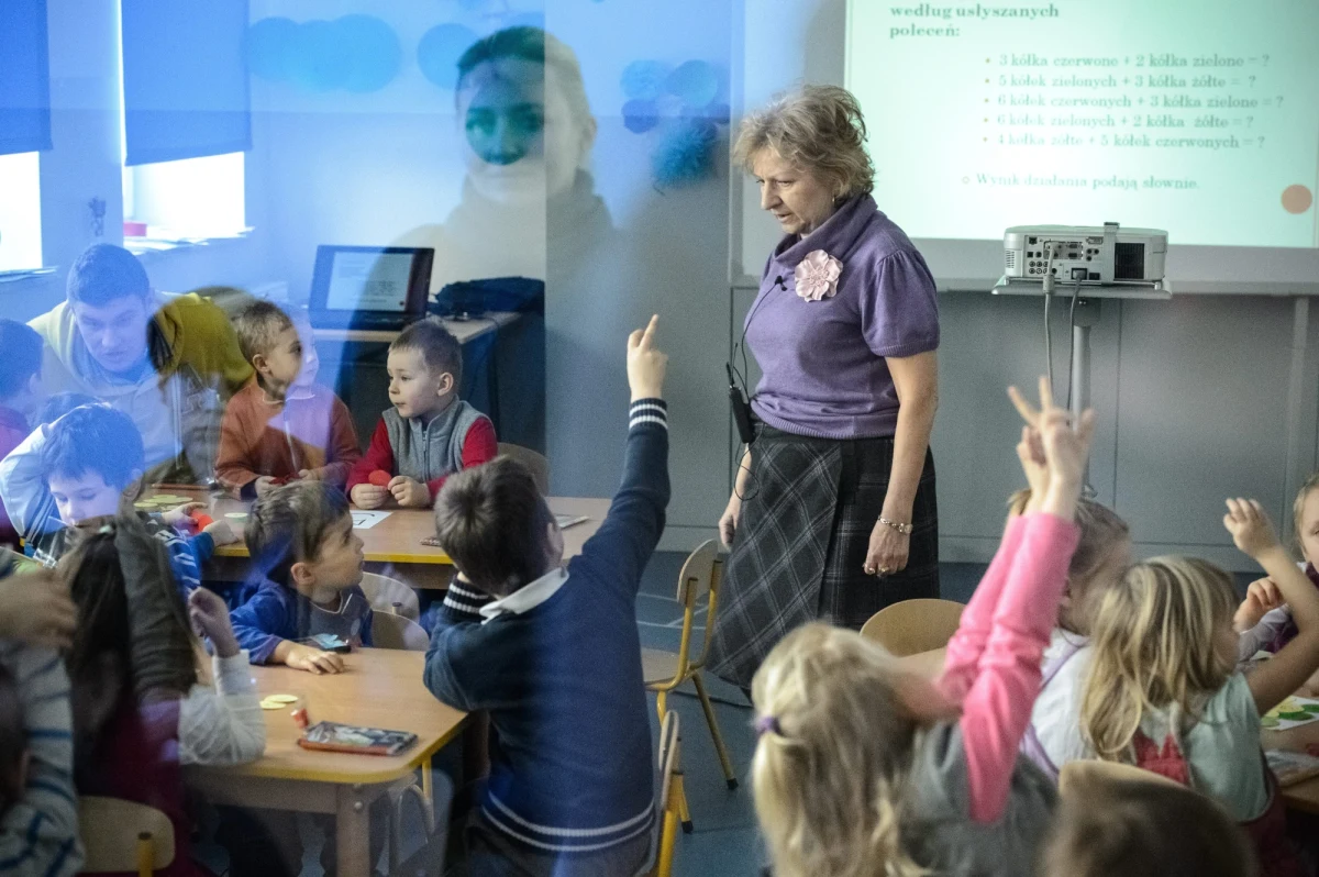 W  2014 r. obowiązkiem szkolnym objęte zostaną tylko sześciolatki urodzone w pierwszej połowie 2008 r. Pozostałe dzieci z tego rocznika pójdą do szkoły w 2015 r. - zdecydował Sejm, nowelizując ustawę o systemie oświaty. 