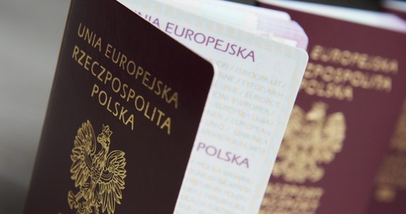 Od dzieci poniżej 12. roku życia przy wyrabianiu paszportu nie będą pobierane odciski palców. Nowelizację ustawy o dokumentach paszportowych podpisał prezydent Bronisław Komorowski. 