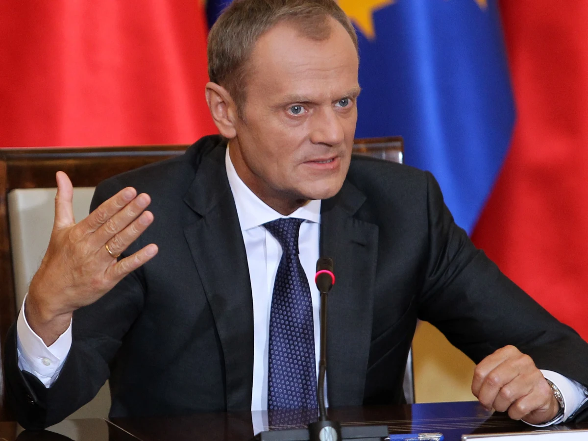 "Wprost" ujawnia kulisy ostatniej narady zarządu Platformy Obywatelskiej. Z informacji tygodnika wynika, że premier Donald Tusk podczas niej pogroził przyspieszonymi wyborami. "Takie groźby mają zdyscyplinować posłów Platformy" - pisze gazeta. 