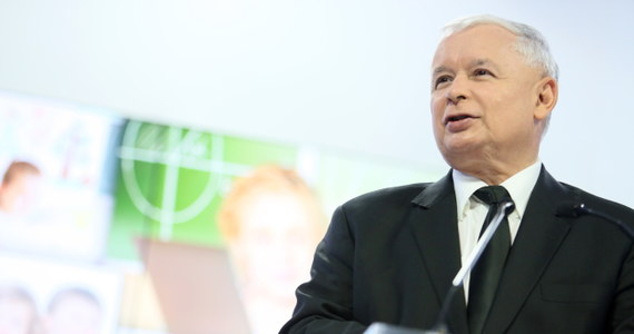 Po 1989 r. mechanizm selekcji negatywnej, charakterystyczny dla komunizmu, przeniósł się do biznesu - mówi "Rzeczpospolitej" prezes PiS Jarosław Kaczyński. Według Kaczyńskiego duży i średni biznes, ale też ten mały w wielu przypadkach nadal stanowi przystań dla ludzi dawnego systemu. 