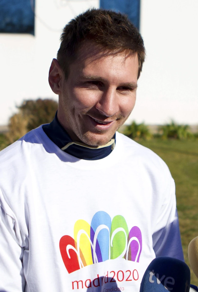 Lionel Messi i jego ojciec Jorge zapłacili ponad pięć milionów euro zaległych podatków. Taką informację przekazał sąd w miejscowości Gava koło Barcelony, gdzie mieszka słynny piłkarz. 