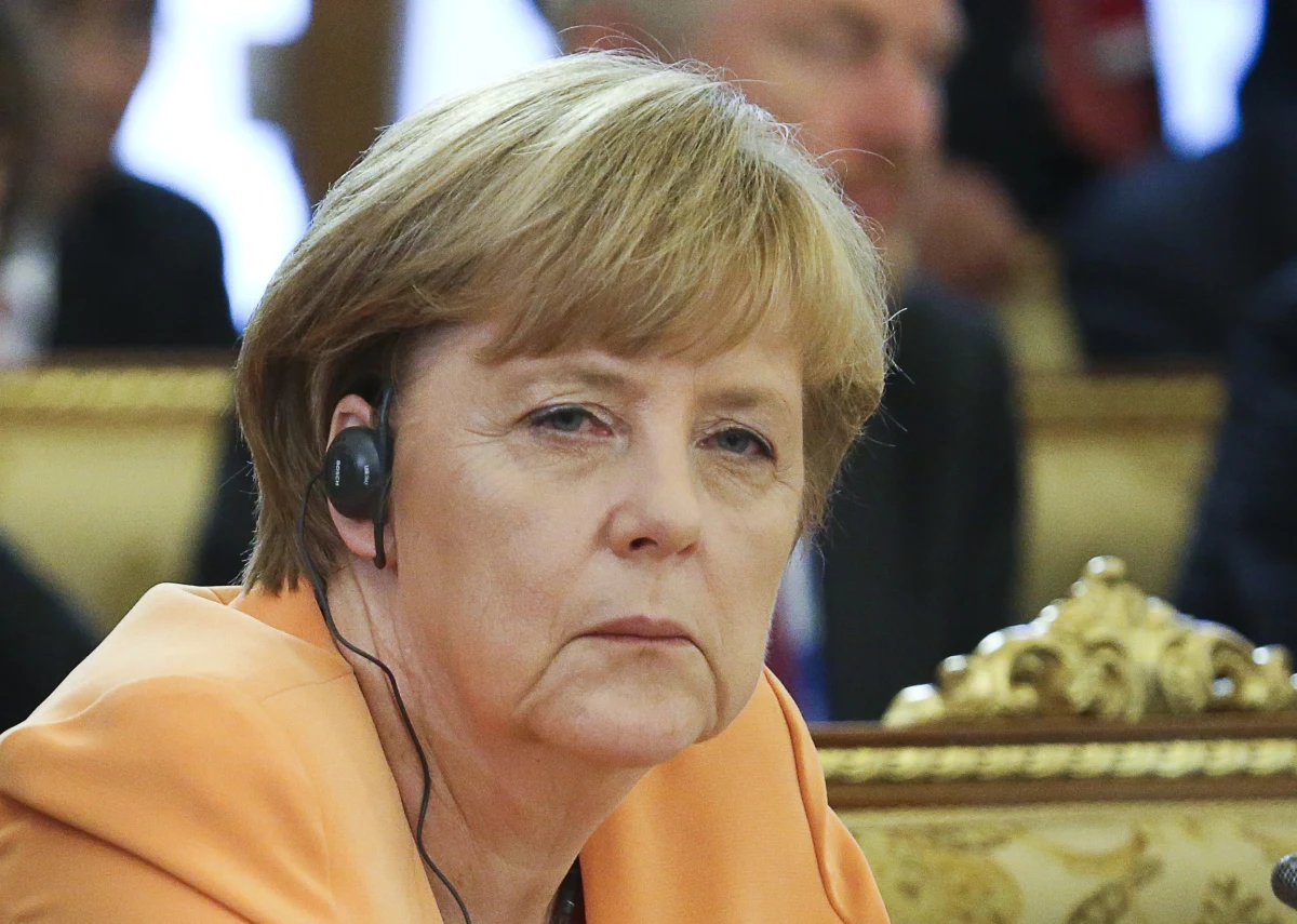 Uczestnicząca w szczycie G20 w Petersburgu kanclerz Niemiec Angela Merkel ostrzegła przed zbyt wielkimi oczekiwaniami w sprawie uregulowania krwawego konfliktu wewnętrznego w Syrii. "Wojna ta musi zostać zakończona, ale da się to osiągnąć wyłącznie metodami politycznymi" - powiedziała dziennikarzom.