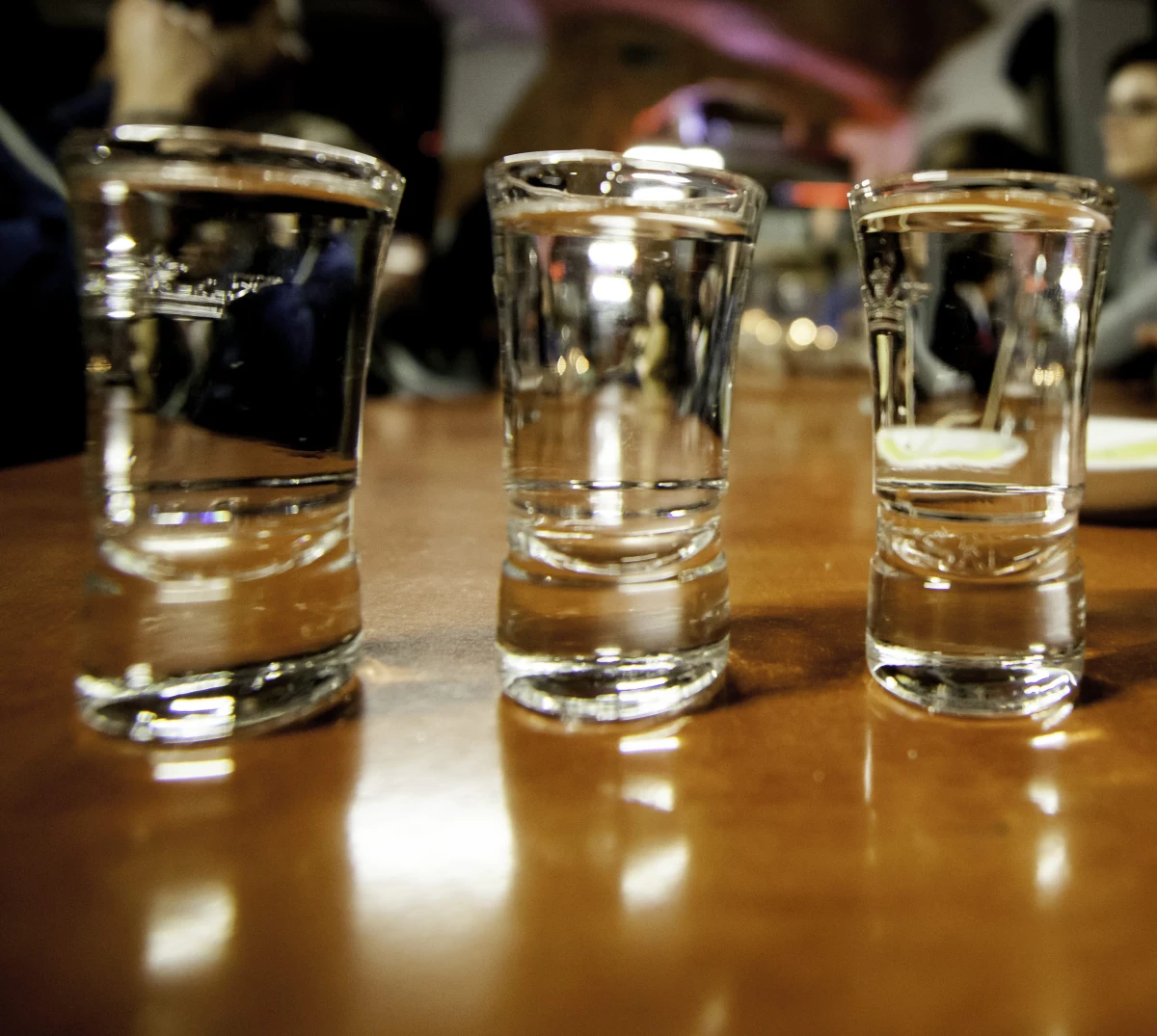 Minister finansów Jacek Rostowski zapowiedział wzrost akcyzy na alkohol spirytusowy i tytoń. Wicepremier stwierdził, że podwyżka akcyzy na tytoń jest związana z zobowiązaniami Polski wobec Unii Europejskiej. Oznacza to, że w przyszłym roku papierosy i wyroby alkoholowe będą droższe.