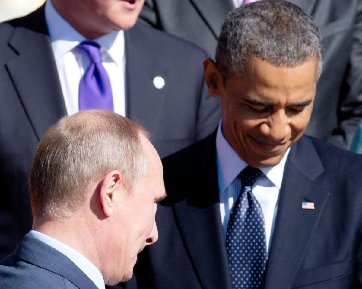 Prezydenci Stanów Zjednoczonych i Rosji, Barack Obama i Władimir Putin rozmawiali o konflikcie wokół Syrii podczas szczytu G20 w Petersburgu. Rozmowa trwała około 20 minut. "Pozostaliśmy jednak przy swoich zdaniach" - powiedział na konferencji prasowej Putin. Obama zapowiedział na wtorek przemówienie do narodu amerykańskiego w sprawie Syrii.