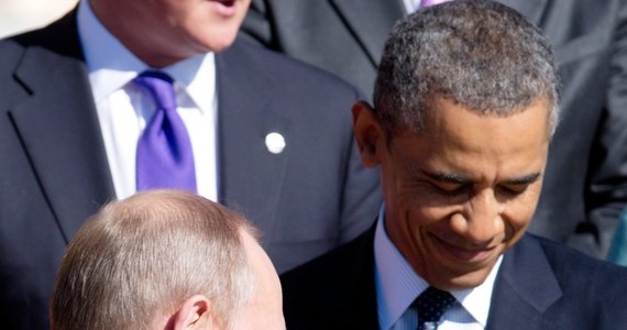 Prezydenci Stanów Zjednoczonych i Rosji, Barack Obama i Władimir Putin rozmawiali o konflikcie wokół Syrii podczas szczytu G20 w Petersburgu. Rozmowa trwała około 20 minut. "Pozostaliśmy jednak przy swoich zdaniach" - powiedział na konferencji prasowej Putin. Obama zapowiedział na wtorek przemówienie do narodu amerykańskiego w sprawie Syrii.