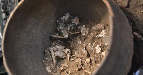Archeolodzy z Inowrocławia, pracujący we wsi Czerniak w woj. kujawsko-pomorskim znaleźli cmentarzysko kultury łużyckiej. W grobach sprzed trzech tysięcy lat odnaleźli szczątki ludzkie, a także rytualne naczynia. 