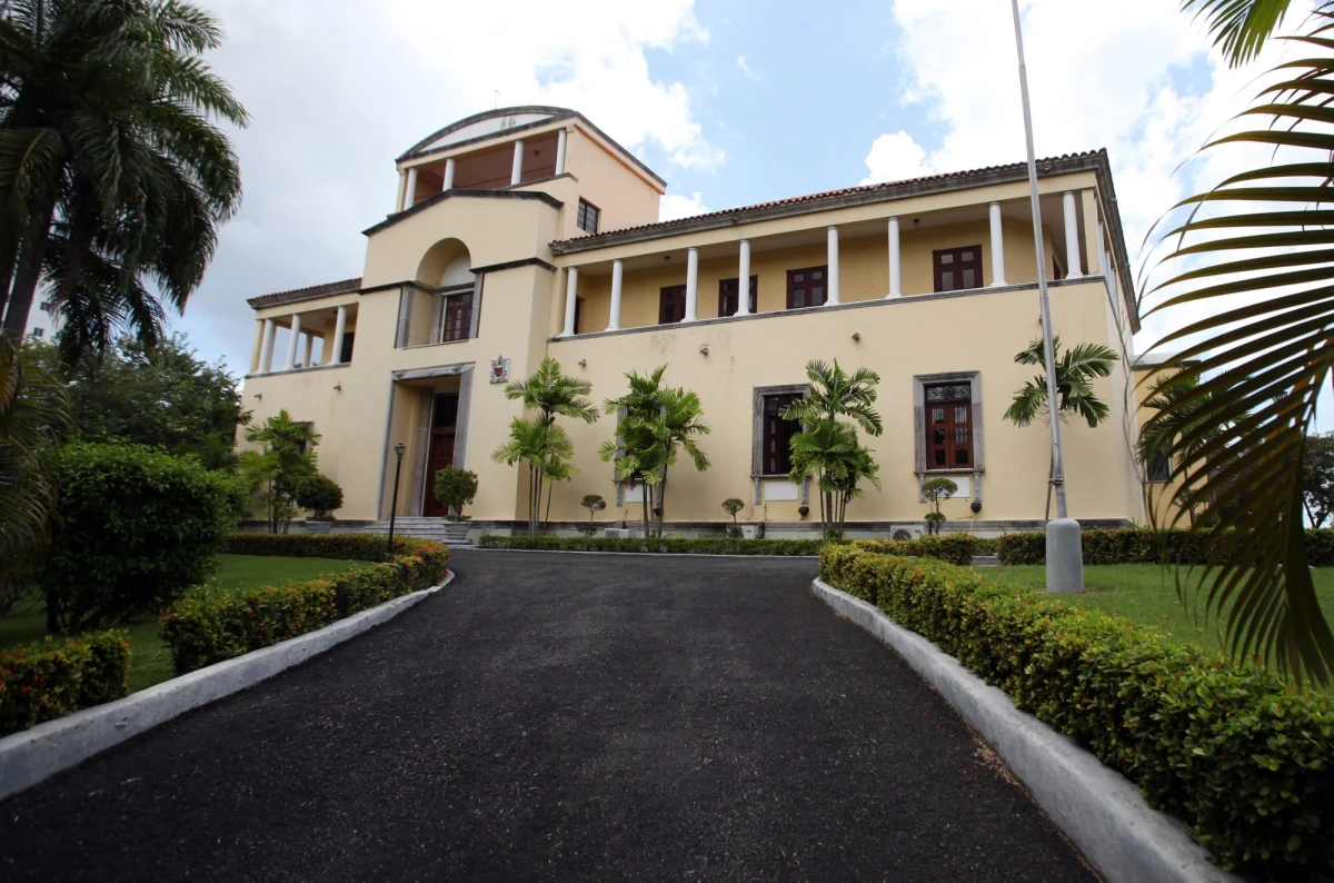 Papież Franciszek walkę z pedofilią w Kościele zaczął od odwołania nuncjusza papieskiego z Dominikany abp. Józefa Wesołowskiego. Najnowszy „Newsweek” pisze o niedwuznacznej przeszłości polskiego duchownego.