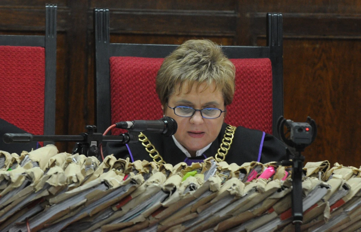 Najwcześniej pod koniec stycznia będzie gotowe pisemne uzasadnienie wyroku w sprawie mafii pruszkowskiej - dowiedział się reporter RMF FM. Orzeczenie dotyczące gangu sąd wydał prawie równo rok temu – 12 września 2012 roku. Było wyjątkowo łagodne. Dużą cześć podejrzanych uniewinniono. Sędziwie nie zostawili też suchej nitki na pracy prokuratury. 