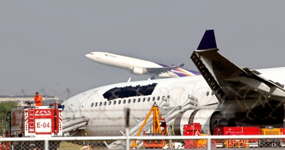 Lecący z Kantonu na południu Chin, samolot tajlandzkich linii lotniczych Thai Airways miał wypadek przy lądowaniu na lotnisku Suvarnabhumi w Bangkoku. Maszyna, na pokładzie której było ponad 300 osób, zjechała z pasa. Rannych zostało 14 osób.