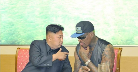 Kontrowersyjny amerykański koszykarz Dennis Rodman otrzymał od przywódcy Korei Północnej Kim Dzong Una propozycję pracy trenera reprezentacji tego kraju i przygotowywanie jej do igrzysk w 2016 roku. Na razie nie podjął decyzji. 