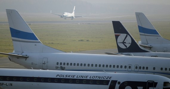 Mgła przez kilka godzin paraliżowała prace lotniska w Pyrzowicach pod Katowicami. Na lotnisku nie wylądowały cztery samoloty. Zostały przekierowane do Warszawy i Krakowa. Wyloty odbywają się planowo. 