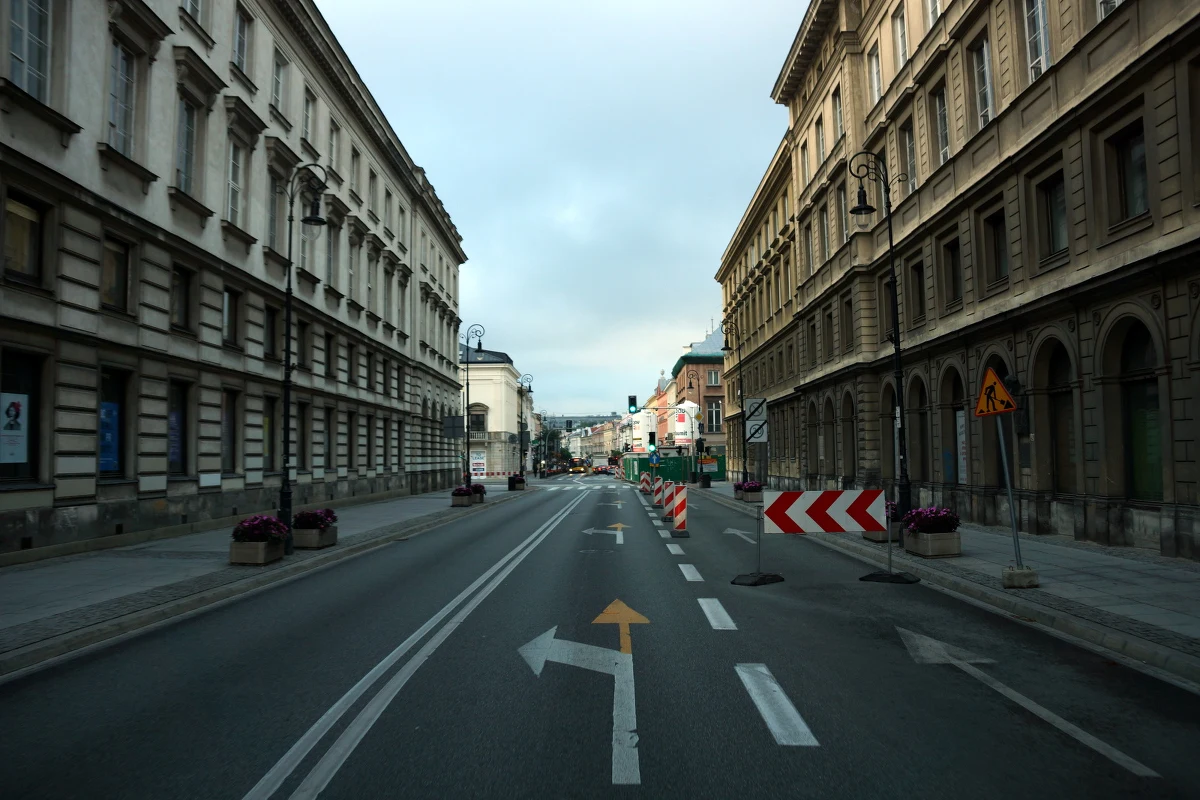W Warszawie ruszył remont fragmentu ulicy Świętokrzyskiej. Dziś niemal w całości jest ona placem budowy II linii metra. Stołeczny ratusz zapowiada, że po zakończeniu budowy Świętokrzyska "zamieni się w ulicę estetyczną i przyjazną pieszym". 