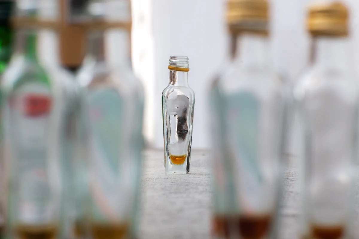 Dla rodziców z Zabrza alkohol stał się ważniejszy od dzieci. Po kolejnej interwencji policji pijani opiekunowie trafili do aresztu, a czworo ich dzieci w wieku od roku do 6 lat zostało umieszczonych w placówkach opiekuńczych. Ci sami rodzice 4 września zostali zatrzymani na jednej z ulic miasta. Matka była wówczas tak pijana, że nie potrafiła wymienić imion swoich maluchów.