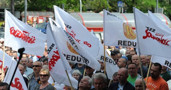 Dziś rozpoczną się w stolicy czterodniowe Ogólnopolskie Dni Protestu przeciwko polityce rządu pod hasłem "Dość lekceważenia społeczeństwa". Organizatorzy zakładają, że w manifestacjach weźmie udział łącznie 20 tysięcy osób. W sobotę ma ich być nawet 100 tys. W sumie w Warszawie ma odbyć się 17 zgromadzeń publicznych - przemarszów i pikiet.