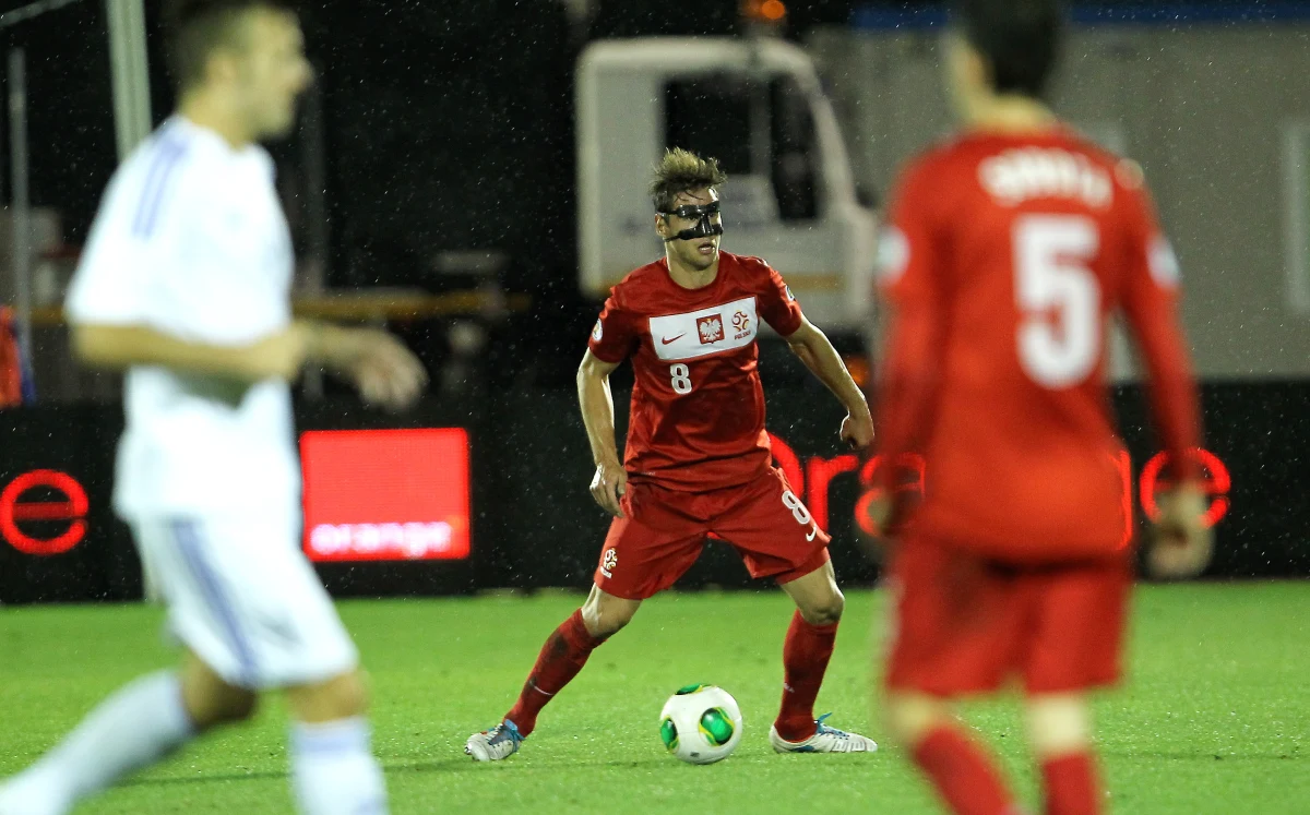 Niczego nowego nie dowiedzieliśmy się z meczu polskich piłkarzy z San Marino. To, że wygrają, wiadomo było jeszcze przed pierwszym gwizdkiem. To, że podtrzymają minimalne szanse na awans do brazylijskiego mundialu - również. Pewną nowością była bramka zdobyta przez amatorów z mikroskopijnej republiki. Nowością, ale nie zaskoczeniem, bo przy obecnym stanie polskiej reprezentacji, a w szczególności obrony, wszystko jest możliwe.