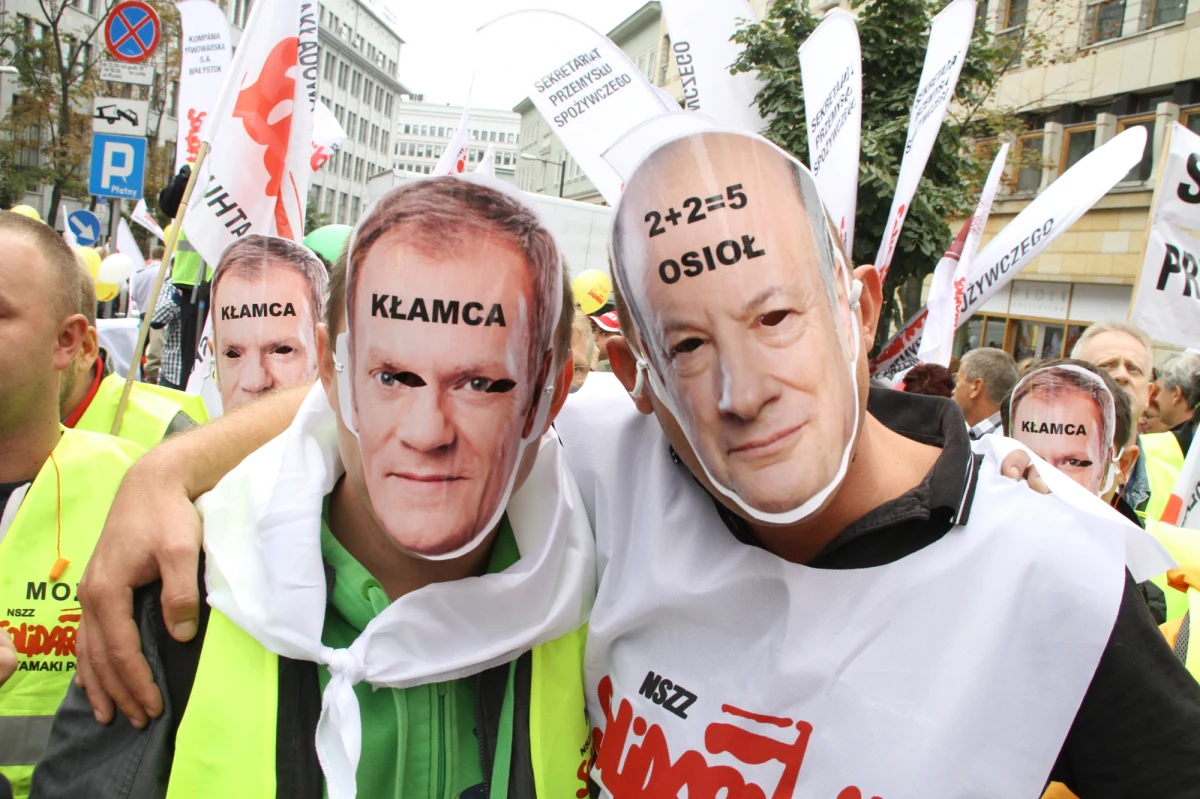 Przez Warszawę przejdzie dziś sześć marszów. Będą także dwie manifestacje stacjonarne. Na dziś zaplanowano pikiety przed ministerstwami i początek trwającego przez cały protest miasteczka namiotowego przed Sejmem. Czwartek i piątek to tzw. dni debat z ekspertami. Właśnie rozpoczynają się czterodniowe Ogólnopolskie Dni Protestu przeciwko polityce rządu pod hasłem "Dość lekceważenia społeczeństwa". Organizatorzy zakładają, że w manifestacjach weźmie udział łącznie 20 tysięcy osób. 