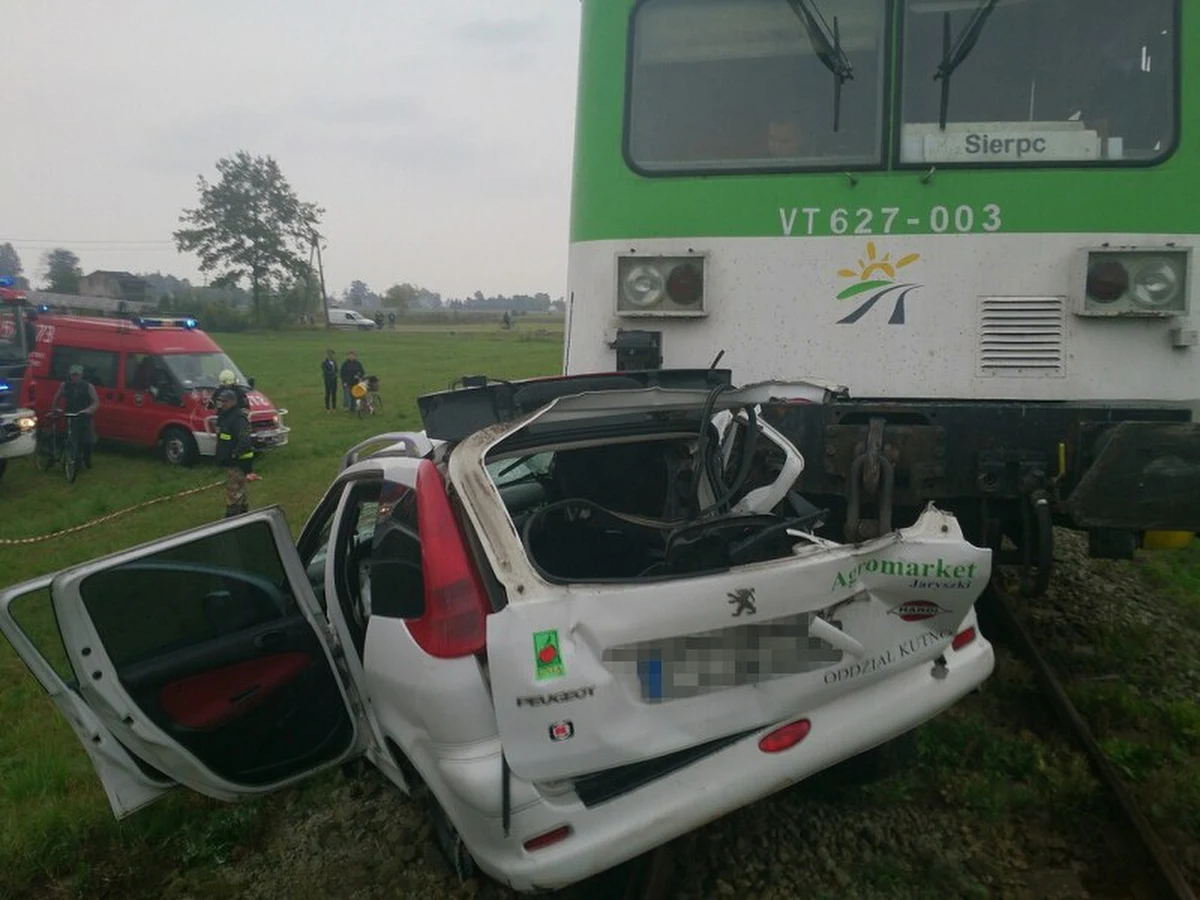 Aż trudno uwierzyć, że ktoś przeżył ten wypadek patrząc na to, w jakim stanie jest samochód. W miejscowości Koziebrody w woj. mazowieckim auto zderzyło się z szynobusem. Do wypadku doszło na niestrzeżonym przejeździe kolejowym. Ranna została jedna osoba, która trafiła do szpitala. Informację o zdarzeniu i zdjęcia otrzymaliśmy na Gorącą Linię RMF FM.