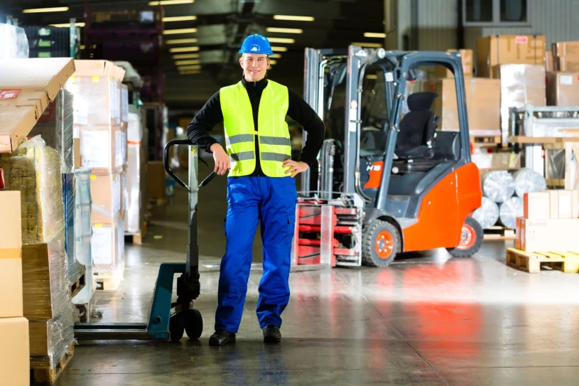 Oto wypłata pracownika magazynu. Tyle płaci Biedronka, a tyle Lidl