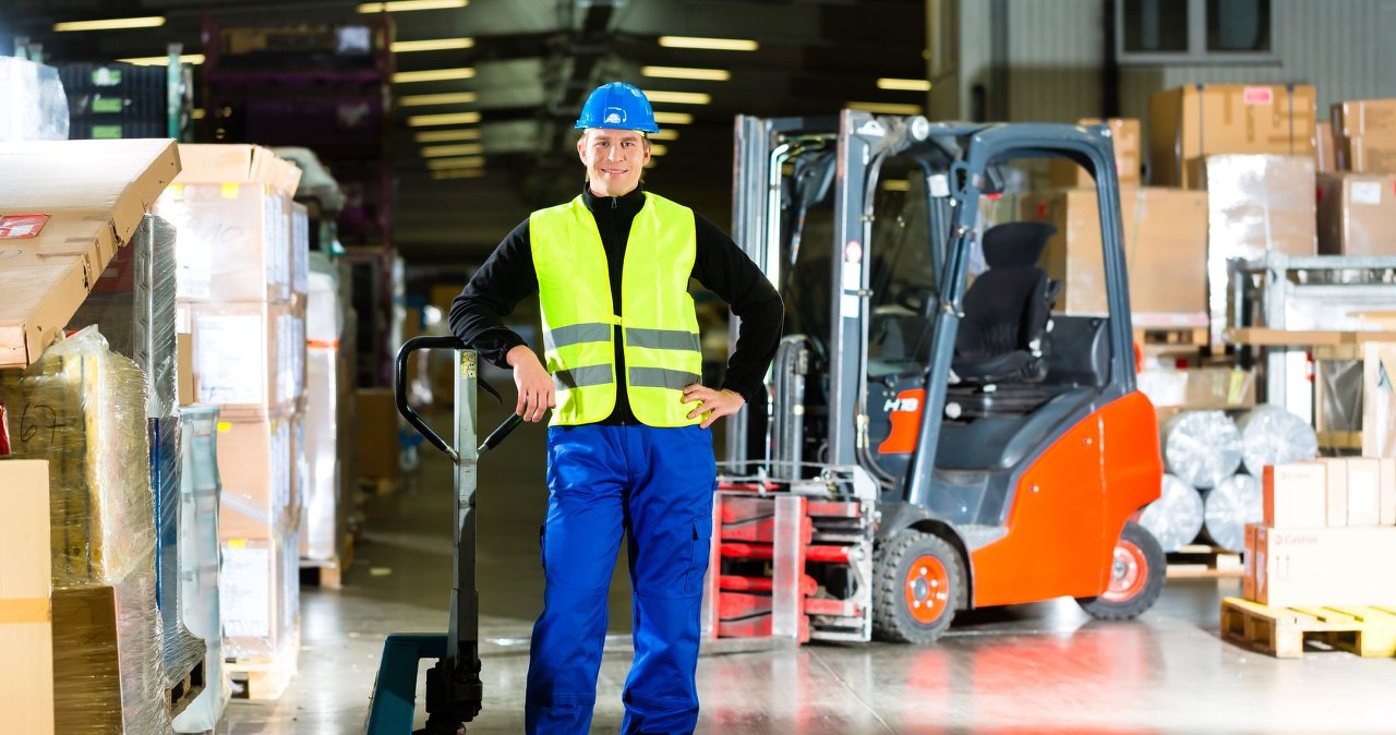 Oto wypłata pracownika magazynu. Tyle płaci Biedronka, a tyle Lidl